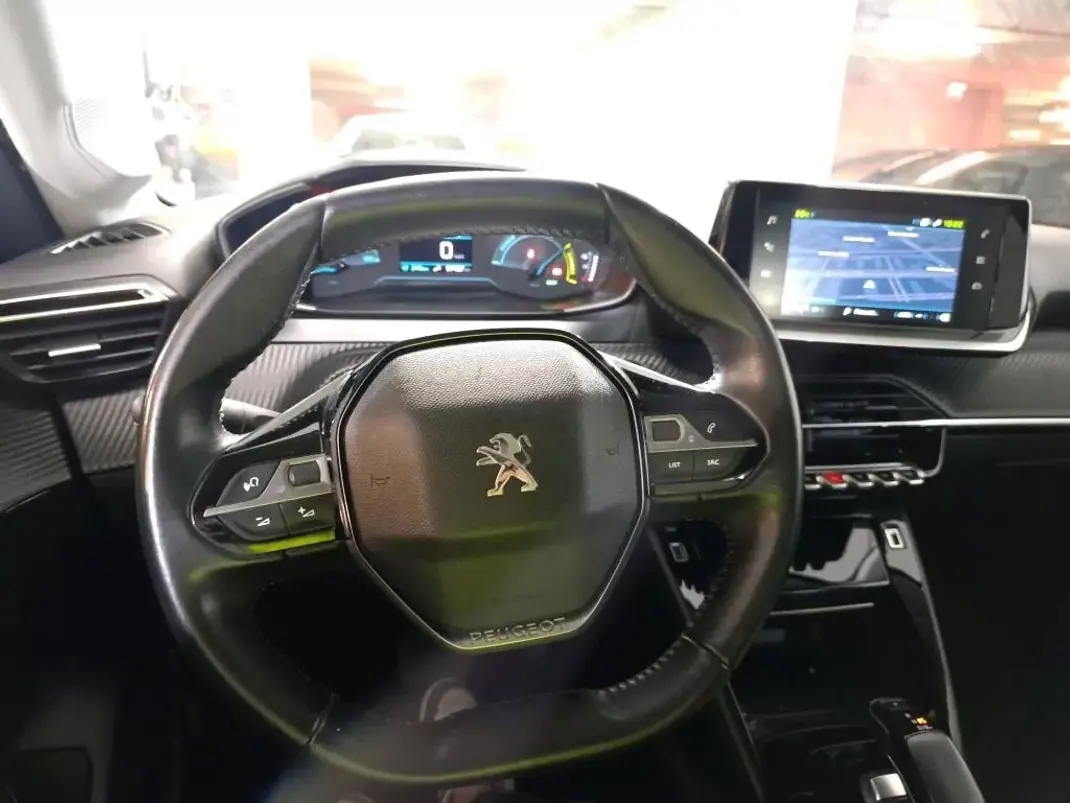 Peugeot e-208 2021 - 14499 EUR, 97021 km - AUTO.MOTO.pt - 97021km - foto 10 de 14