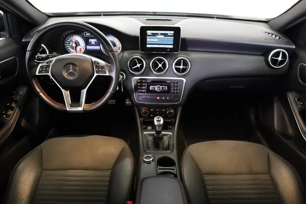 Mercedes-Benz A 200 2015 - 20950 EUR, 54047 km - AUTO.MOTO.pt - 54047km - foto 20 de 32