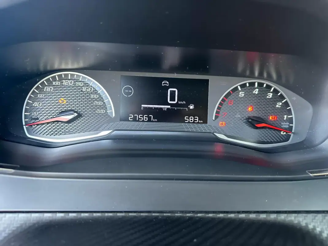 Peugeot 208 2023 - 16900 EUR, 27566 km - AUTO.MOTO.pt - 27566km - foto 19 de 36