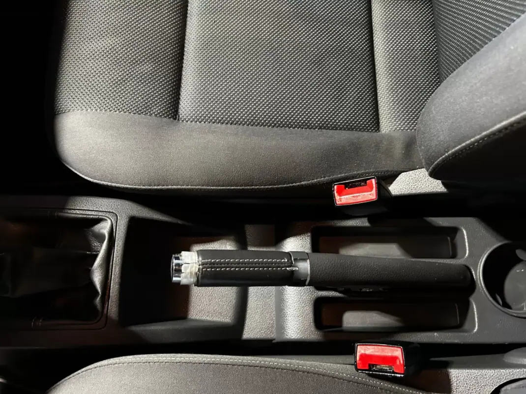 Volkswagen Polo 2009 - 6000 EUR, 189000 km - AUTO.MOTO.pt - 189000km - foto 20 de 21