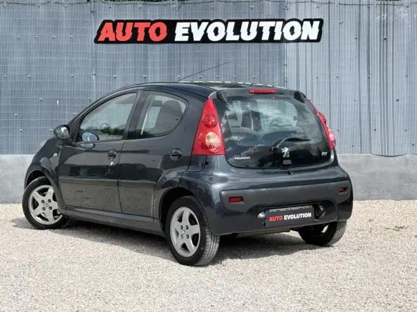 Peugeot 107 2008 - 5950 EUR, 139900 km - AUTO.MOTO.pt - 139900km - foto 3 de 13