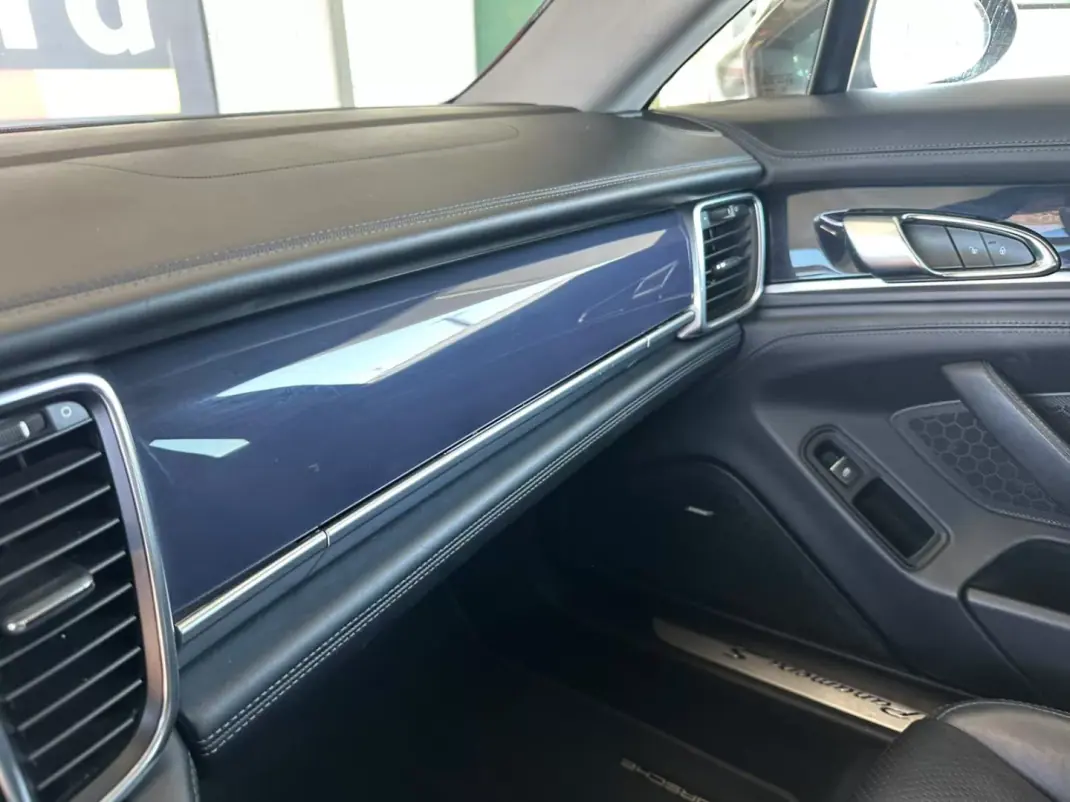 Porsche Panamera 2015 - 39900 EUR, 124815 km - 124815km - foto 26 de 41