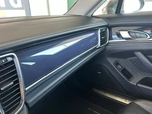 Porsche Panamera 2015 - 39900 EUR, 124815 km - AUTO.MOTO.pt - 124815km - foto 26 de 41