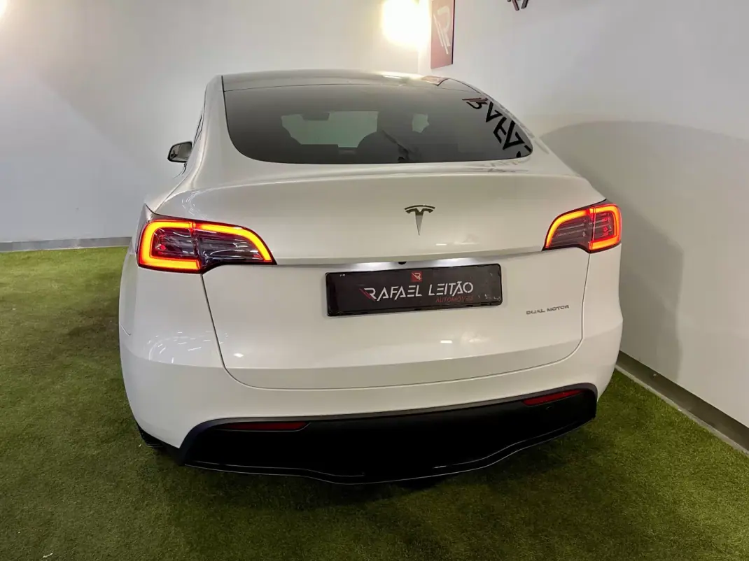 Tesla Model Y 2023 - 39500 EUR, 48000 km - 48000km - foto 10 de 43