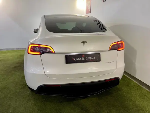 Tesla Model Y 2023 - 39500 EUR, 48000 km - 48000km - foto 10 de 43