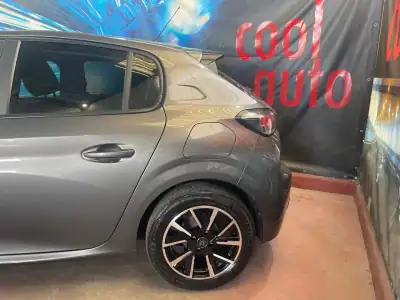 Peugeot 208 2023 - 14900 EUR, 44000 km - AUTO.MOTO.pt - 44000km - foto 21 de 47