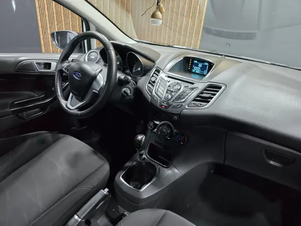 Ford Fiesta 2015 - 10750 EUR, 165000 km - AUTO.MOTO.pt - 165000km - foto 3 de 23
