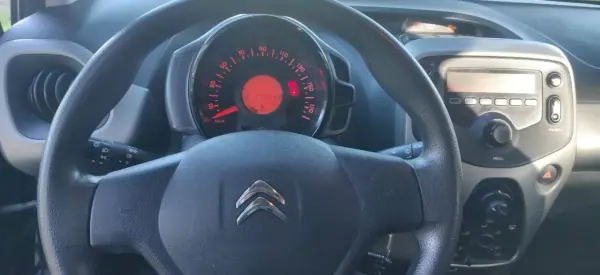 Citroën C1 2017 - 8450 EUR, 117000 km - AUTO.MOTO.pt - 117000km - foto 26 de 33