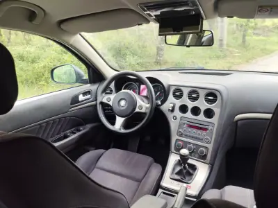 Alfa Romeo 159 Sportwagon 2010 - 7500 EUR, 267600 km - AUTO.MOTO.pt - 267600km - foto 15 de 17