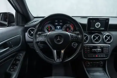 Mercedes-Benz A 180 2015 - 16950 EUR, 81000 km - AUTO.MOTO.pt - 81000km - foto 17 de 36