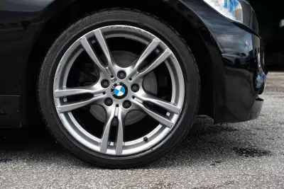 BMW 318 2010 - 11900 EUR, 321000 km - AUTO.MOTO.pt - 321000km - foto 3 de 18