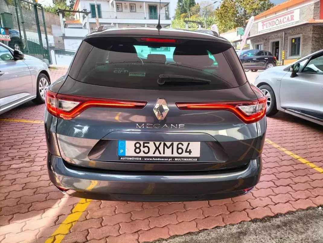 Renault Mégane Sport Tourer 2019 - 17950 EUR, 80000 km - AUTO.MOTO.pt - 80000km - foto 5 de 13
