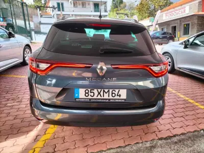 Renault Mégane Sport Tourer 2019 - 17950 EUR, 80000 km - AUTO.MOTO.pt - 80000km - foto 5 de 13