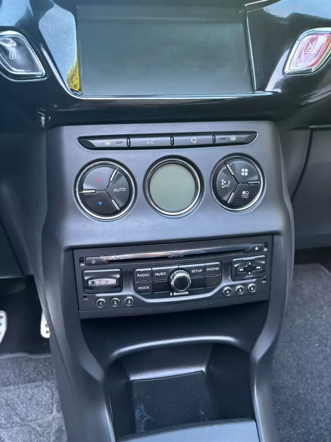 Citroën DS3 2013 - 10900 EUR, 135000 km - AUTO.MOTO.pt - 135000km - foto 23 de 31