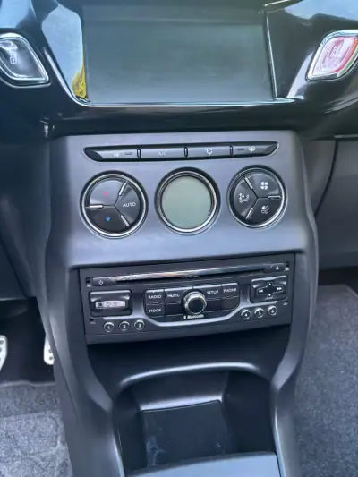 Citroën DS3 2013 - 10900 EUR, 135000 km - AUTO.MOTO.pt - 135000km - foto 23 de 31