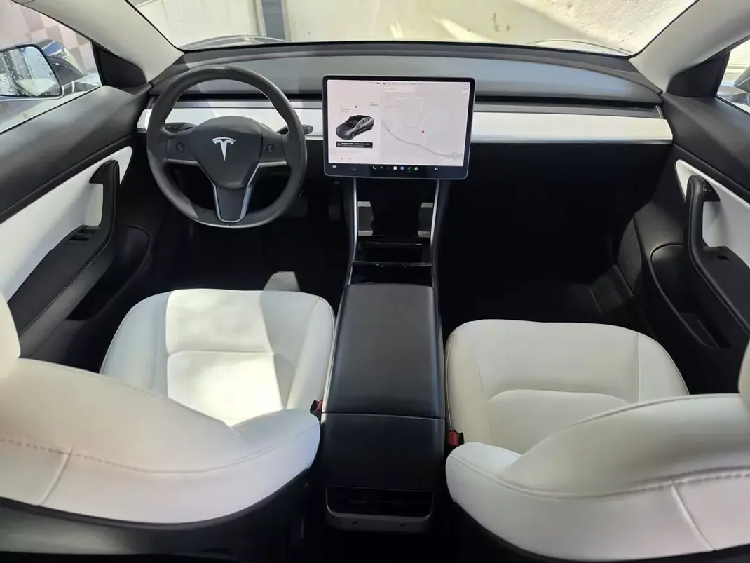 Tesla Model 3 2020 - 23900 EUR, 133000 km - AUTO.MOTO.pt - 133000km - foto 8 de 17