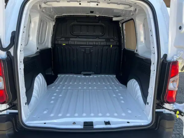 Citroën Berlingo 2023 - 15500 EUR, 24350 km - AUTO.MOTO.pt - 24350km - foto 7 de 9