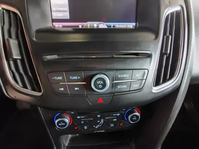Ford Focus 2015 - 20500 EUR, 125550 km - AUTO.MOTO.pt - 125550km - foto 32 de 40