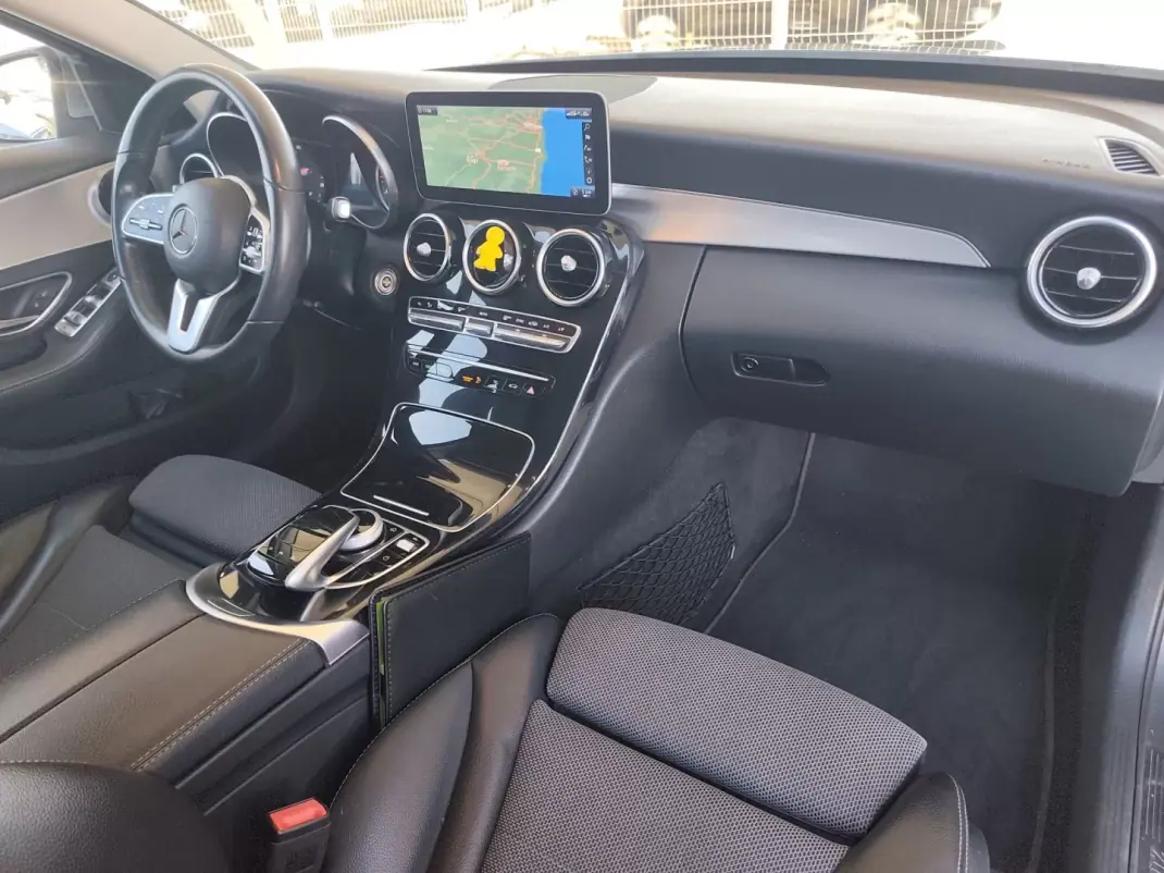 Mercedes-Benz C 180 2018 - 20990 EUR, 221000 km - AUTO.MOTO.pt - 221000km - foto 9 de 18