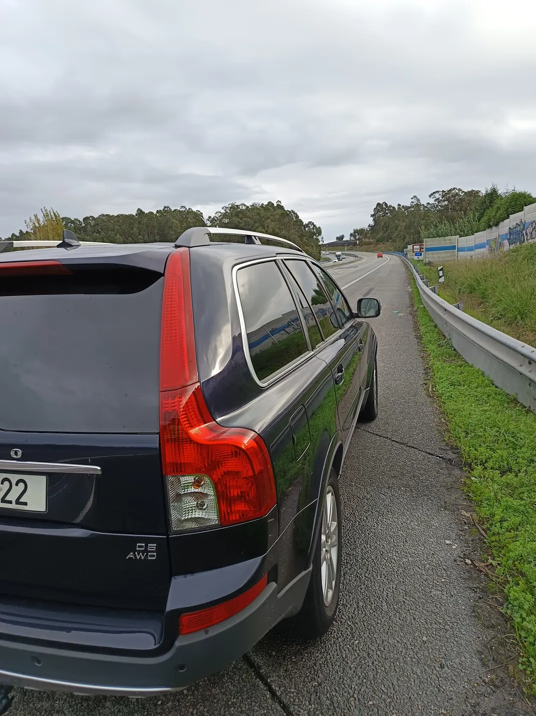 Volvo XC 90 2007 - 14000 EUR, 227500 km - AUTO.MOTO.pt - 227500km - foto 13 de 13