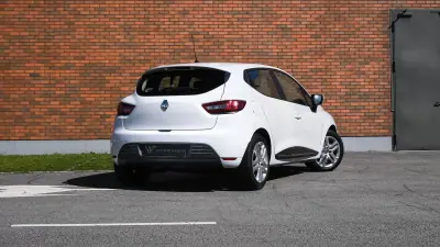 Renault Clio 2018 - 12000 EUR, 78100 km - AUTO.MOTO.pt - 78100km - foto 3 de 19