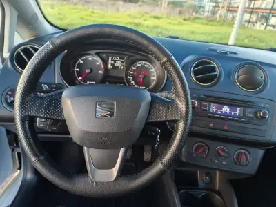 SEAT Ibiza 2015 - 7990 EUR, 159000 km - AUTO.MOTO.pt - 159000km - foto 11 de 13