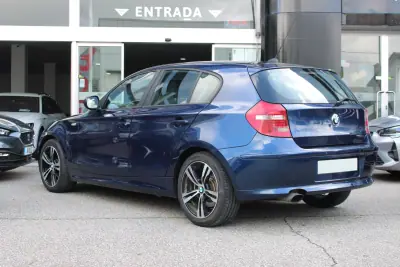 BMW 118 2010 - 9900 EUR, 205380 km - AUTO.MOTO.pt - 205380km - foto 2 de 15
