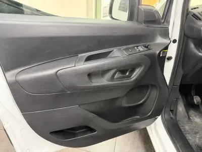 Citroën BERLINGO VAN XL 1.5 BLUE HDI 3 LUGARES 2019 - 12990 EUR, 143000 km - AUTO.MOTO.pt - 143000km - foto 14 de 25