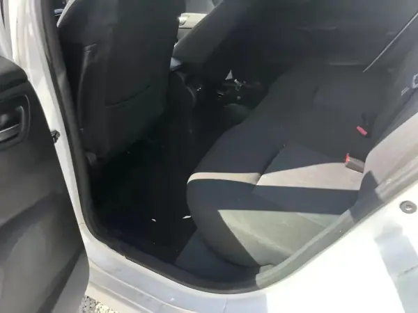 Citroën C-Elysée 2016 - 6999 EUR, 119000 km - AUTO.MOTO.pt - 119000km - foto 6 de 16