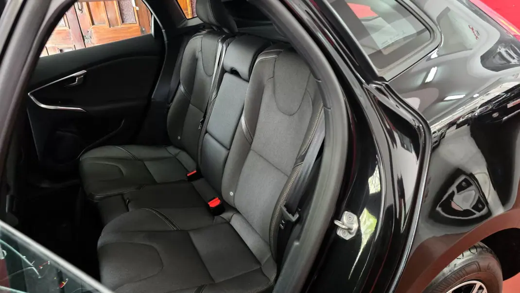 Volvo V40 Cross Country 2017 - 13990 EUR, 169554 km - 169554km - foto 56 de 61