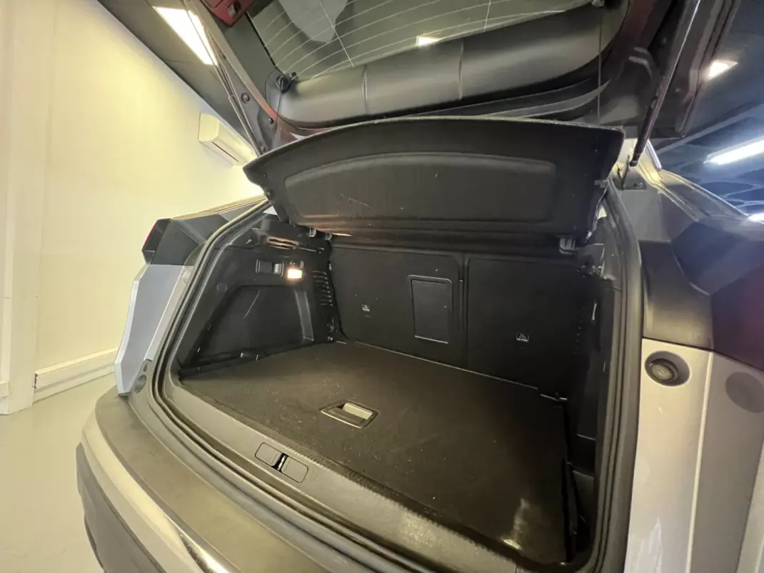 Peugeot 3008 2019 - 13990 EUR, 110000 km - AUTO.MOTO.pt - 110000km - foto 26 de 27