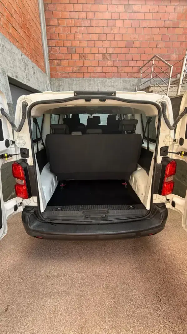 Opel Vivaro 2021 - 26500 EUR, 82650 km - AUTO.MOTO.pt - 82650km - foto 15 de 16