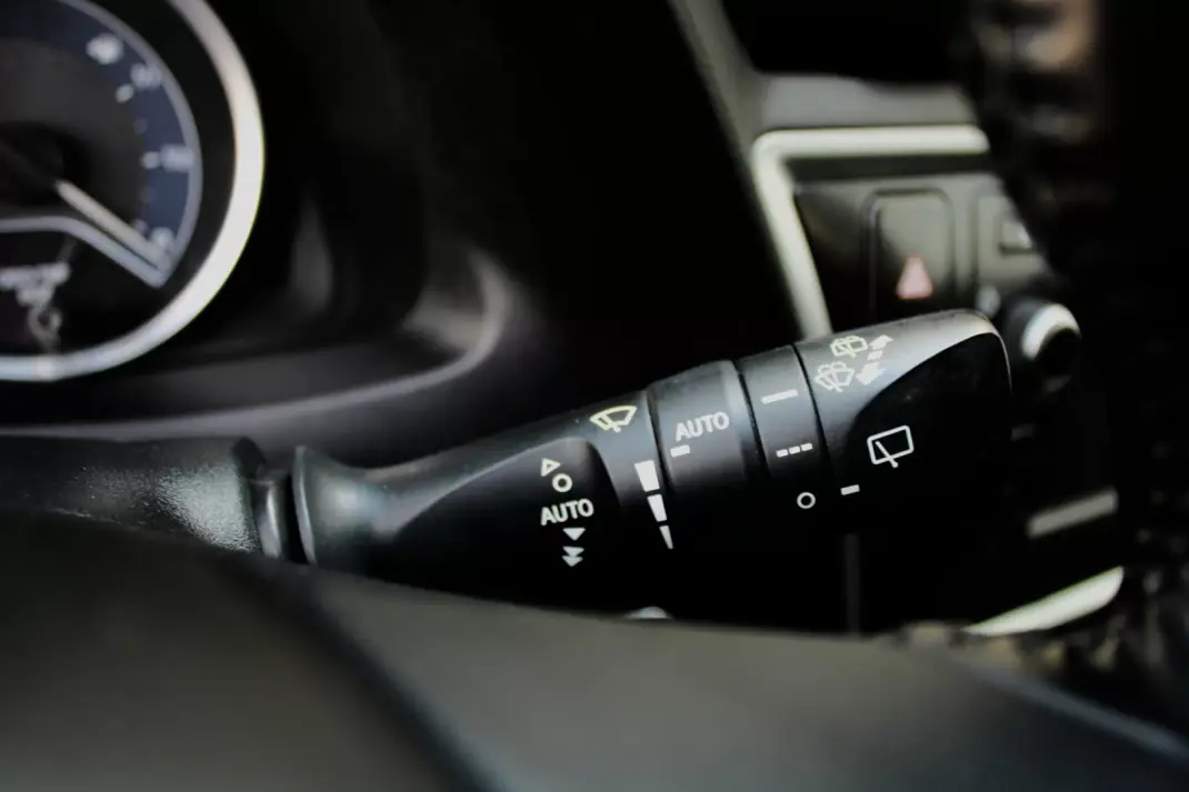 Toyota Auris 2012 - 11500 EUR, 179433 km - AUTO.MOTO.pt - 179433km - foto 18 de 34