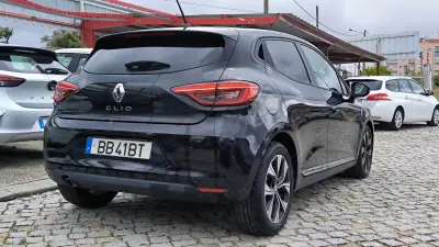 Renault Clio 2023 - 15450 EUR, 71465 km - AUTO.MOTO.pt - 71465km - foto 4 de 9