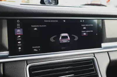 Porsche Panamera Sport Turismo 2019 - 69880 EUR, 97640 km - AUTO.MOTO.pt - 97640km - foto 44 de 71