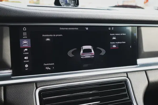 Porsche Panamera Sport Turismo 2019 - 67480 EUR, 97640 km - AUTO.MOTO.pt - 97640km - foto 44 de 71