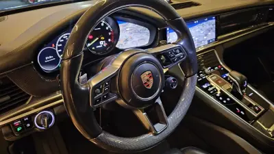 Porsche Panamera Sport Turismo 2018 - 71900 EUR, 135500 km - AUTO.MOTO.pt - 135500km - foto 37 de 49