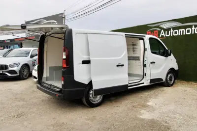 Renault 2019 - 16990 EUR, 188000 km - AUTO.MOTO.pt - 188000km - foto 6 de 21