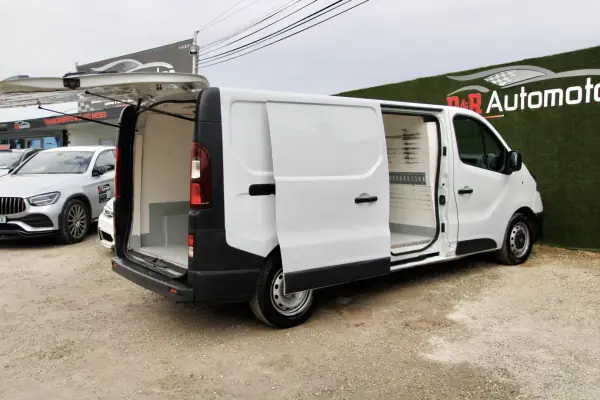 Renault 2019 - 16990 EUR, 188000 km - AUTO.MOTO.pt - 188000km - foto 6 de 21