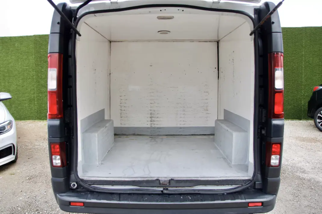 Renault 2019 - 16990 EUR, 188000 km - AUTO.MOTO.pt - 188000km - foto 8 de 21