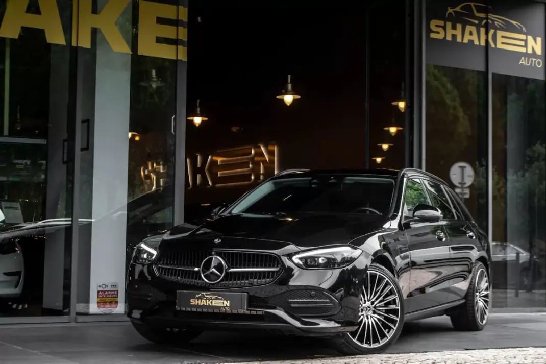 Mercedes-Benz C 300 2023 - 39900 EUR, 69493 km - AUTO.MOTO.pt - 69493km - foto 1 de 41