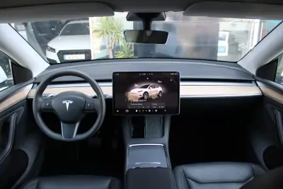 Tesla Model Y 2024 - 35900 EUR, 38745 km - 38745km - foto 5 de 38