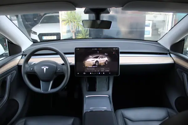 Tesla Model Y 2024 - 35900 EUR, 38745 km - 38745km - foto 5 de 38