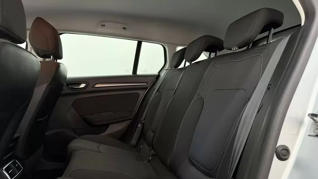 Renault Mégane Sport Tourer 2020 - 13990 EUR, 137993 km - AUTO.MOTO.pt - 137993km - foto 22 de 32