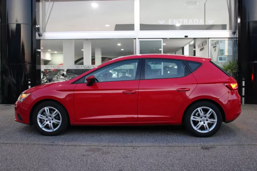 SEAT Leon 2013 - 10900 EUR, 140335 km - AUTO.MOTO.pt - 140335km - foto 4 de 16