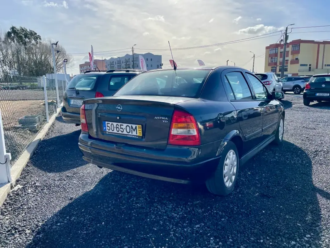 Opel Astra 1999 - 4750 EUR, 186347 km - AUTO.MOTO.pt - 186347km - foto 5 de 19