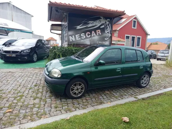 Renault Clio 1.2 RN DA AC 2000 Gasolina — 186 688 km · Viseu Renault Clio 1.2 RN DA AC 2000 Gasolina