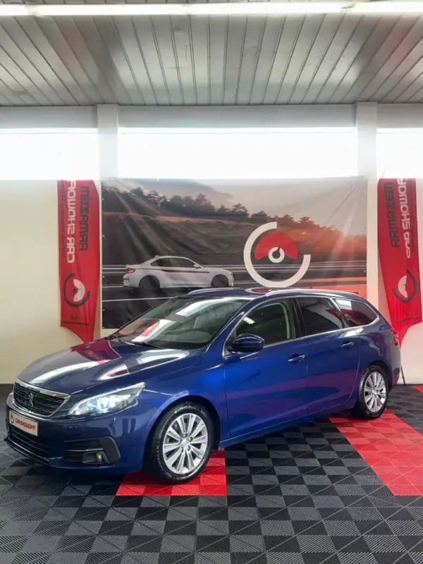 Peugeot 308 SW 1.2 PureTech Allure Pack 2018 Gasolina — 107 000 km Peugeot 308 SW 1.2 PureTech Allure Pack 2018 Gasolina