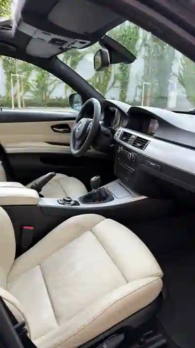 BMW 318 2008 - 9000 EUR, 248000 km - AUTO.MOTO.pt - 248000km - foto 11 de 14