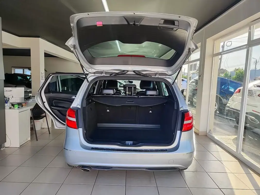 Mercedes-Benz B 180 2012 - 10950 EUR, 220000 km - AUTO.MOTO.pt - 220000km - foto 15 de 32